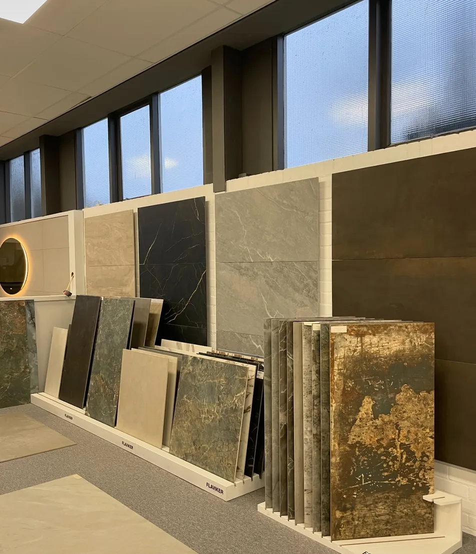Tegelstalen in de showroom