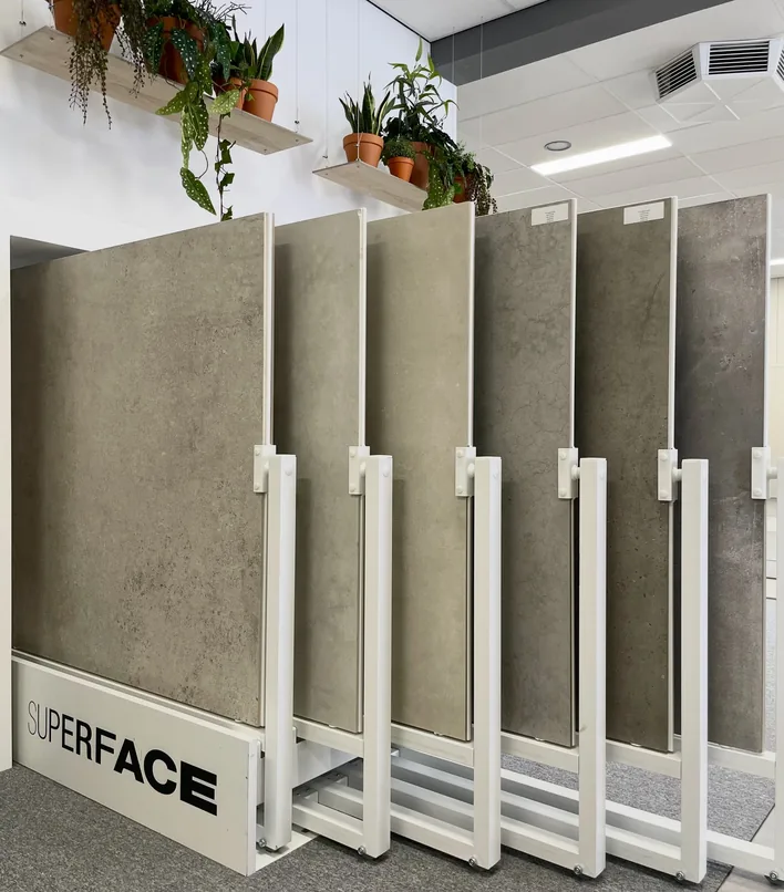 Tegeldisplays in de showroom